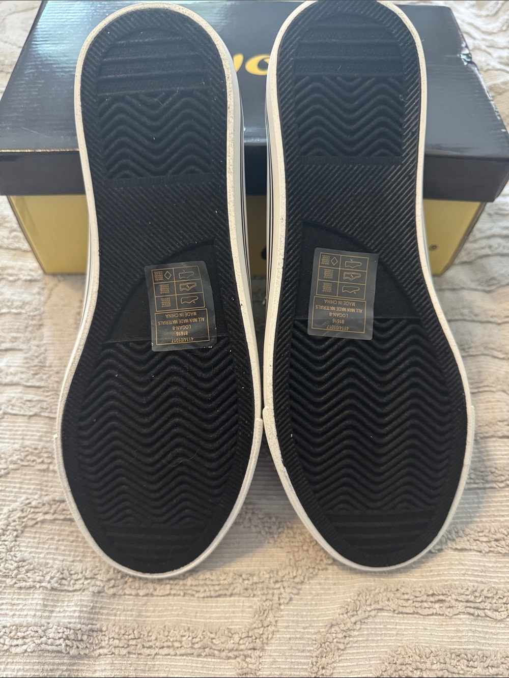 Out woods Leopard Print Low-Top Canvas Sneakers - with rhinestone laces - Picture 6 of 16